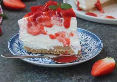 gateau-frigidaire-aux-yaourt-fraise.jpg