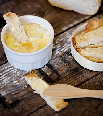 oeufs-cocottes-andouille-vire-camembert-cdl.jpg