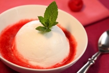 oeufs-neige-coulis-framboises-eau-rose.jpg