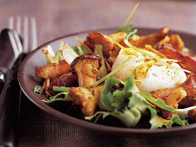 salade-girolles-lard-oeuf-casse.jpg