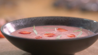 soupe-de-fraises-glacee-aux-dragees.jpg