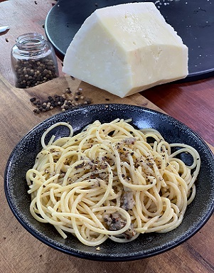 spaghetti-cacio-e-pepe.jpg