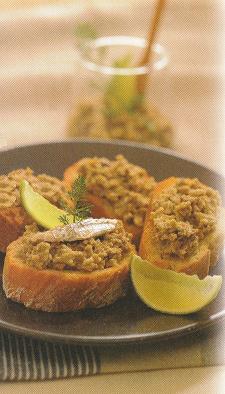toasts-tapenade-sardines.jpg
